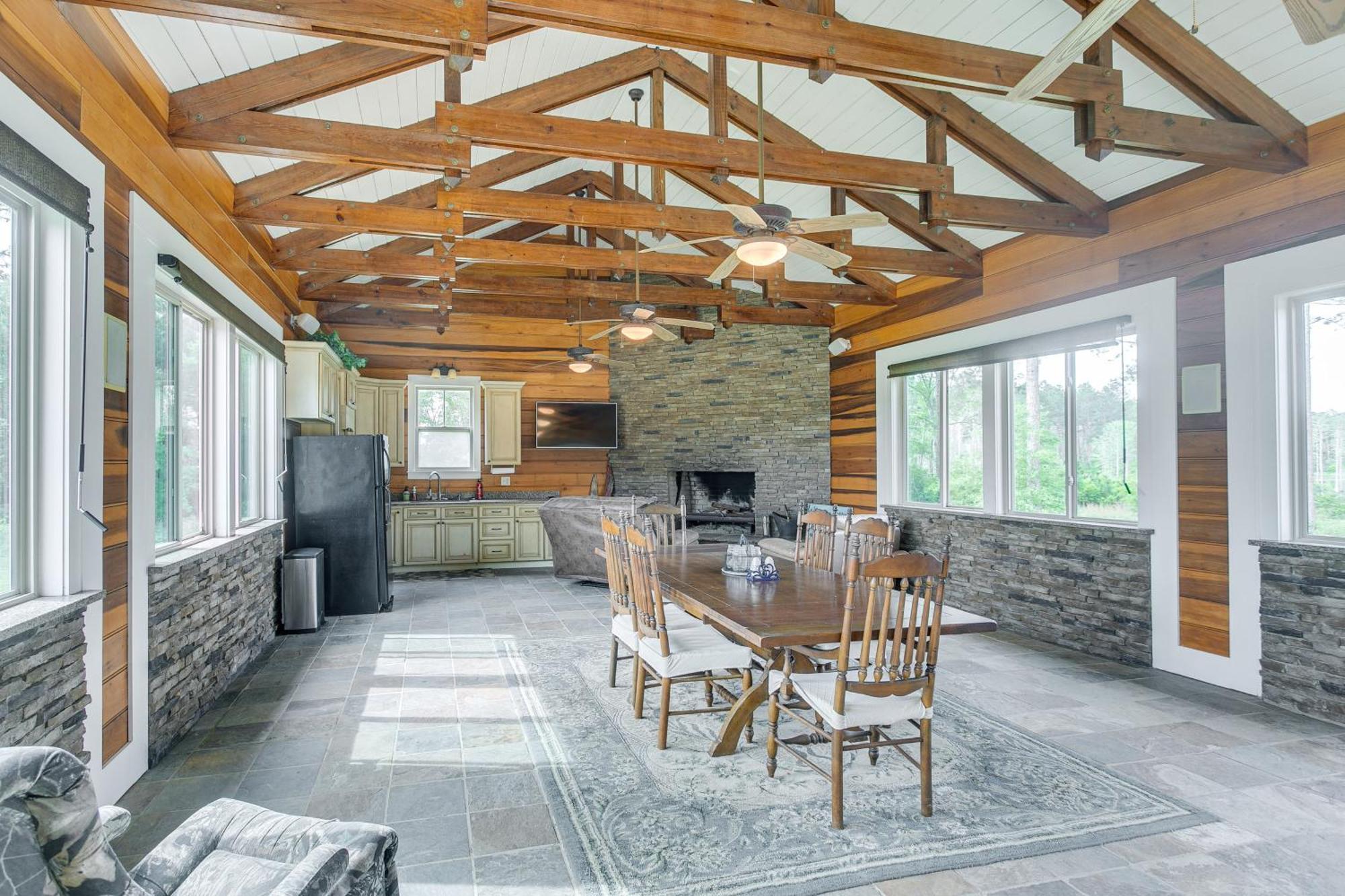 Secluded Home With Deck - Near Downtown Fitzgerald! Bagian luar foto